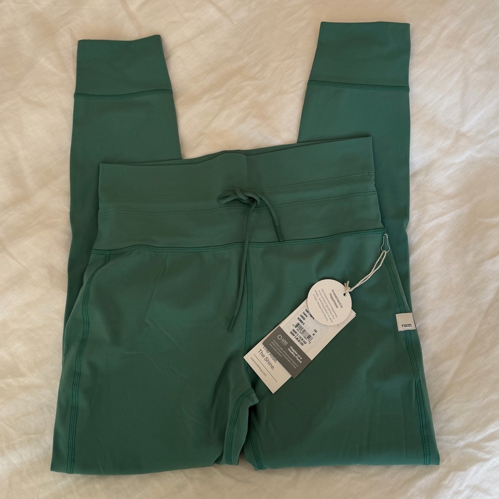 NWT Vuori daily legging cactus M